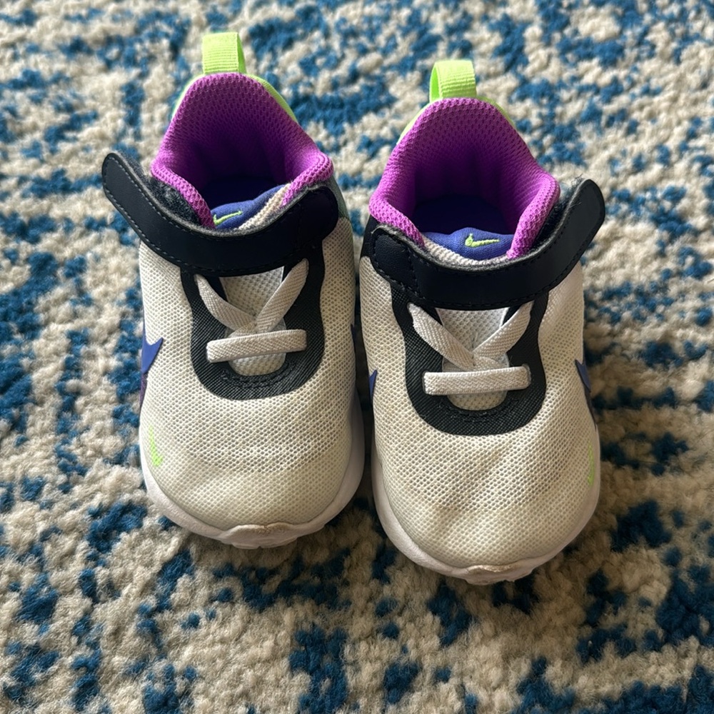 Nike kids 4C